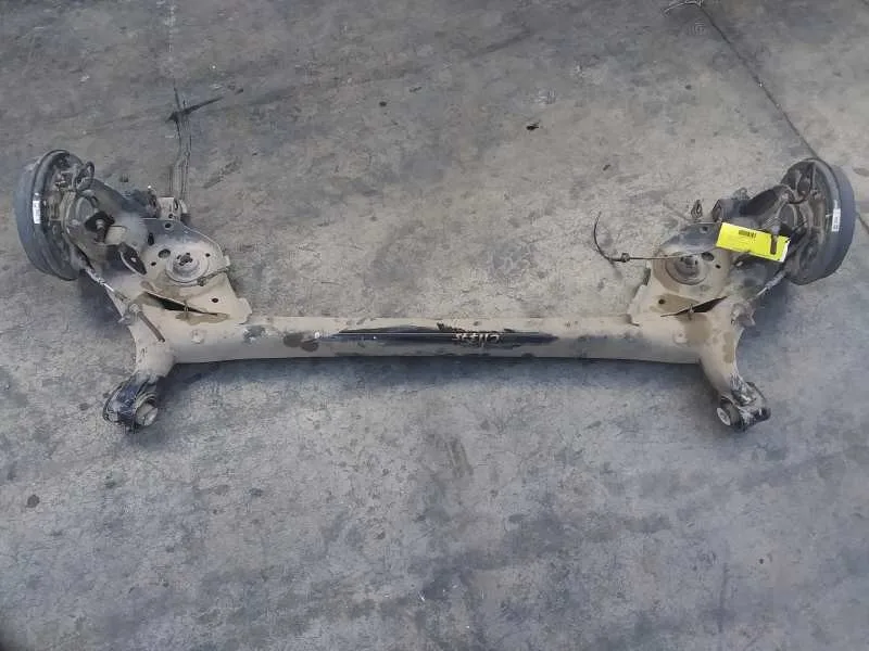Puente Trasero para Mazda 2 Lim. ()