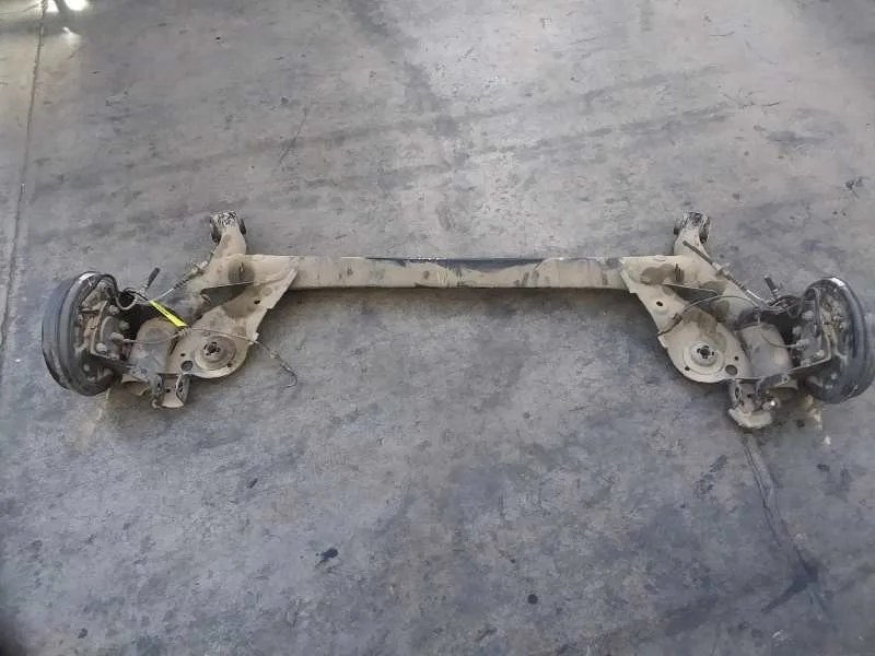 Puente Trasero para Mazda 2 Lim. ()