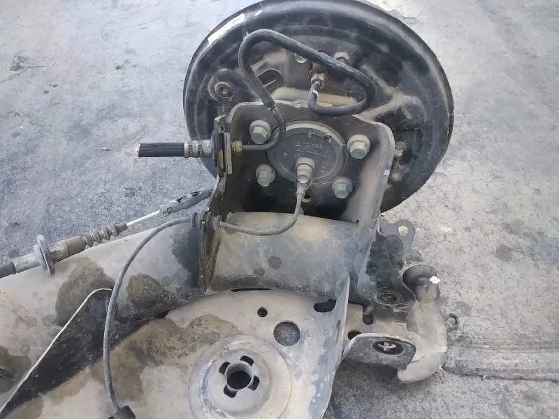 Puente Trasero para Mazda 2 Lim. ()