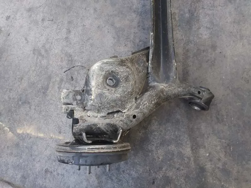Puente Trasero para Mazda 2 Lim. ()