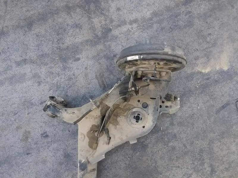 Puente Trasero para Mazda 2 Lim. ()
