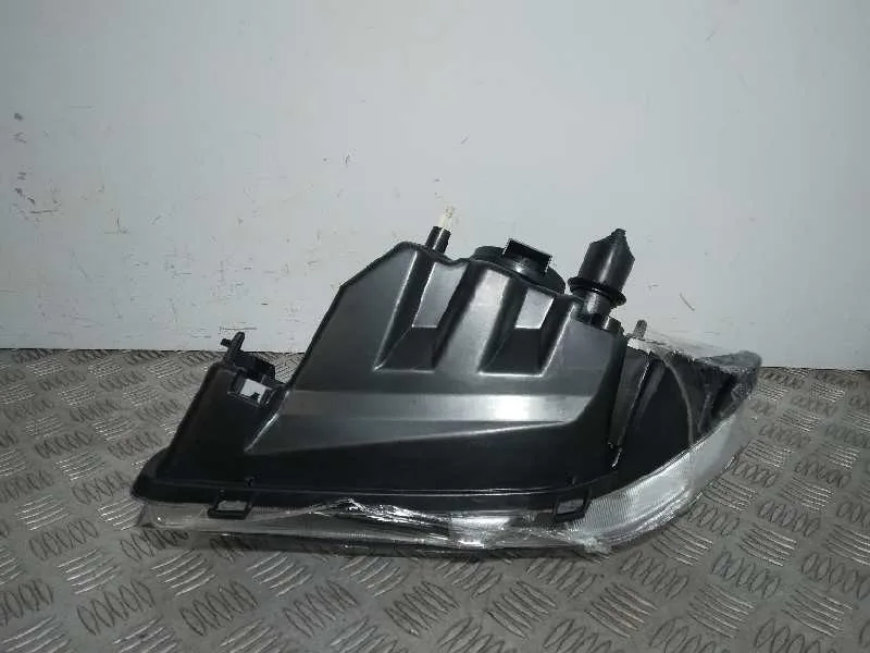 Faro Derecho para Dacia Logan