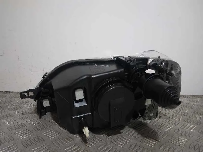 Faro Derecho para Dacia Logan