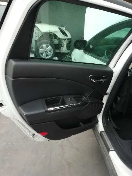 Guarnecido Puerta Trasera Izquierda para Lancia Delta (181)