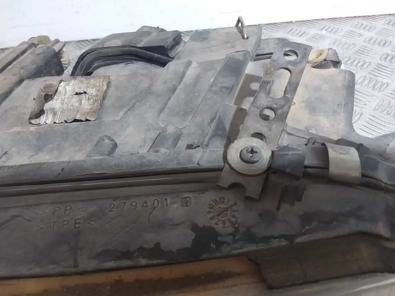 Faro Izquierdo para Audi A6 Berlina (4B2)