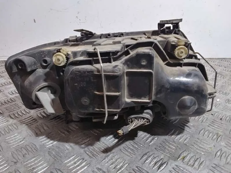 Faro Izquierdo para Audi A6 Berlina (4B2)