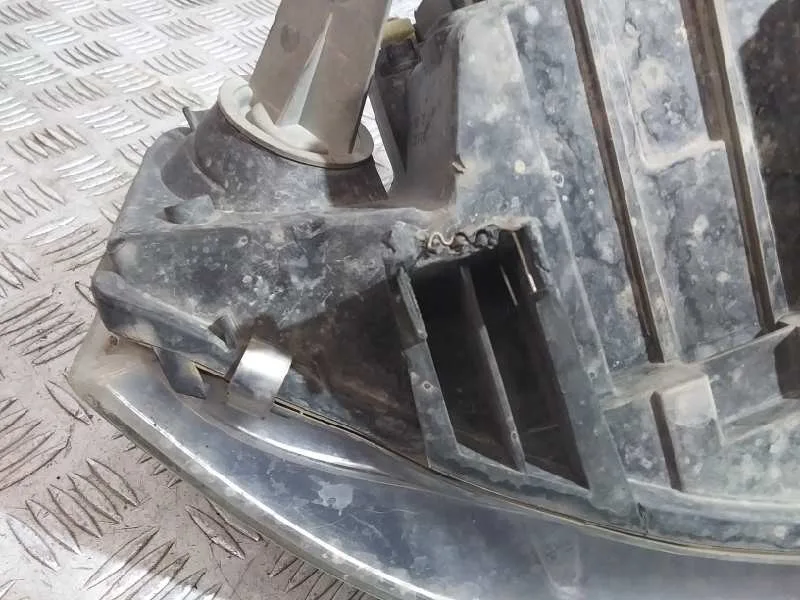Faro Izquierdo para Audi A6 Berlina (4B2)