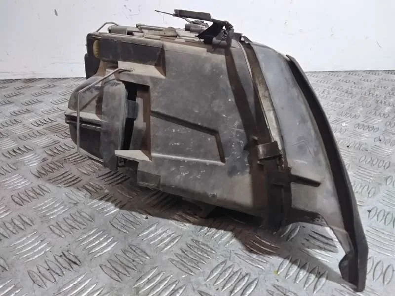 Faro Izquierdo para Audi A6 Berlina (4B2)