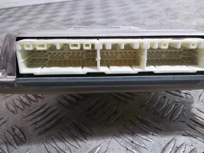 Centralita Motor Uce para Toyota Corolla (E12)