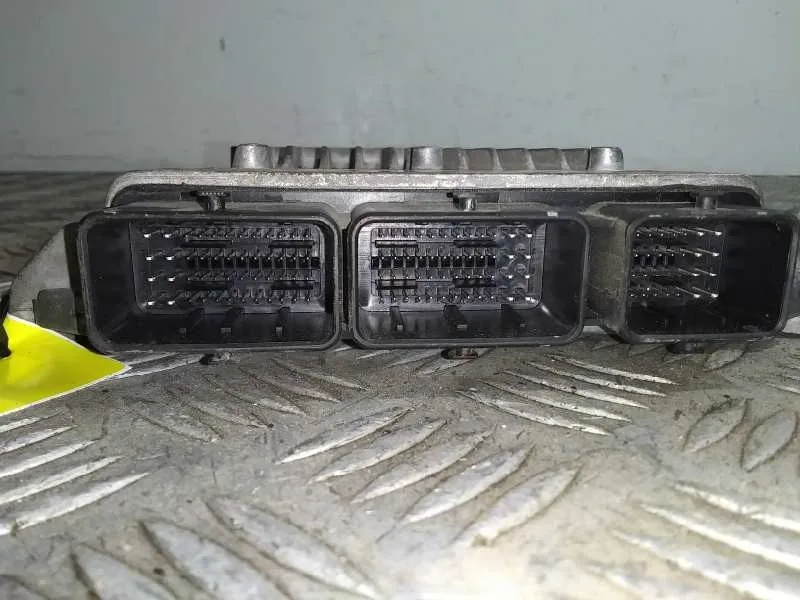 Centralita Motor Uce para Ford Focus Berlina (Cap)