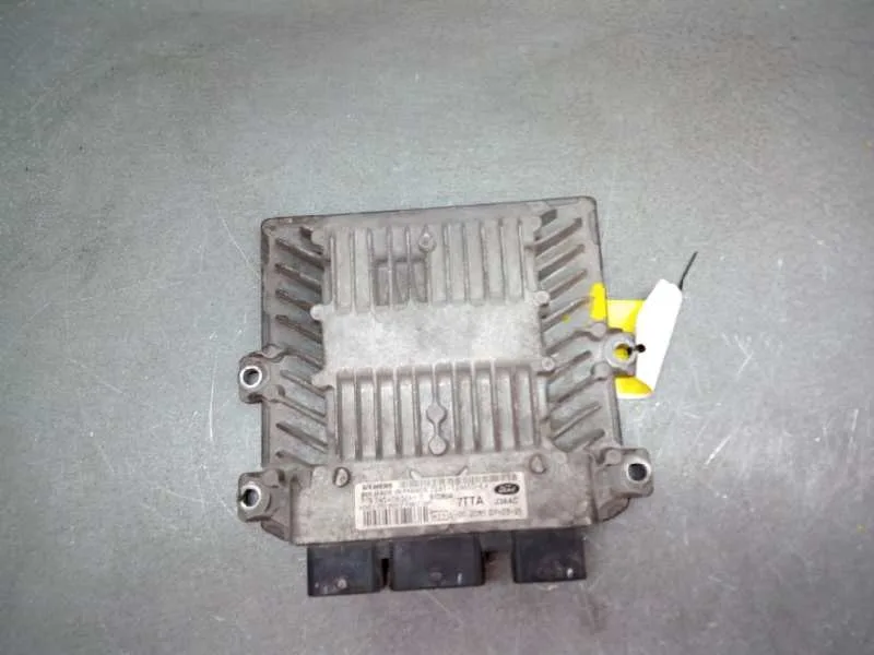 Centralita Motor Uce para Ford Fiesta (Cbk)