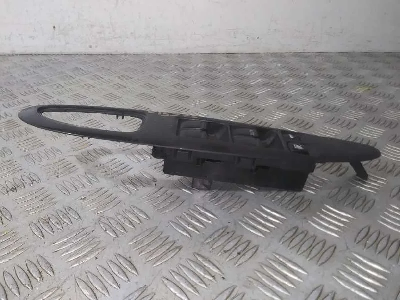 Mando Elevalunas Delantero Izquierdo para Nissan Primera Berlina (P12)