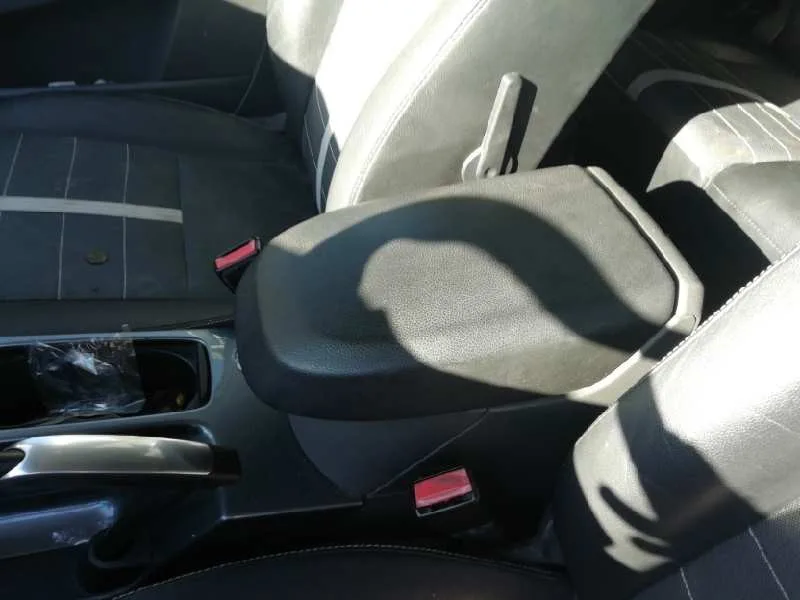 Apoyabrazos Central para Ford Kuga (Cbv)