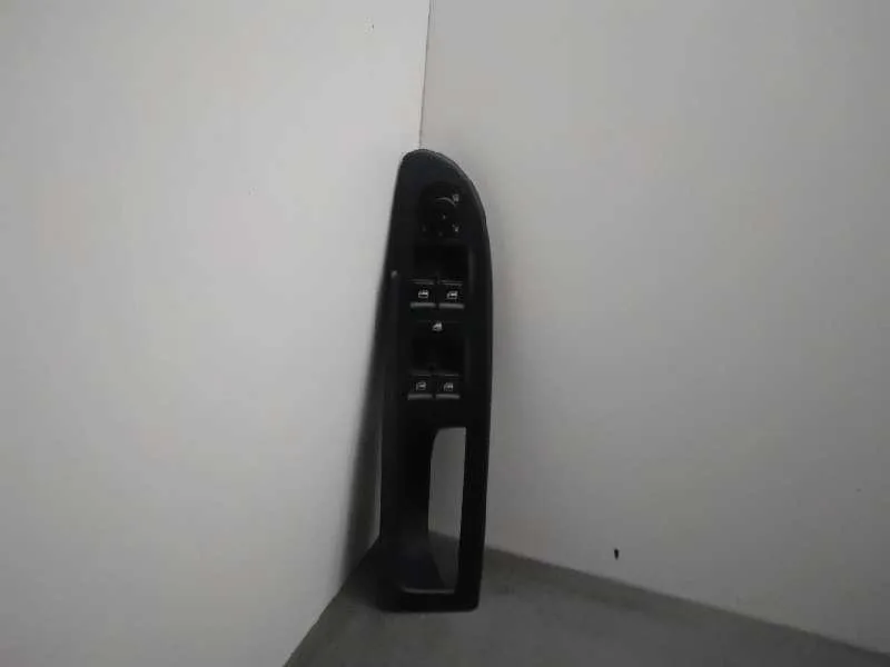 Mando Elevalunas Delantero Izquierdo para Volkswagen Passat Berlina (3C2)