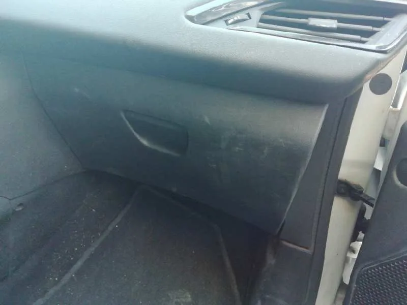 Guantera para Peugeot 208