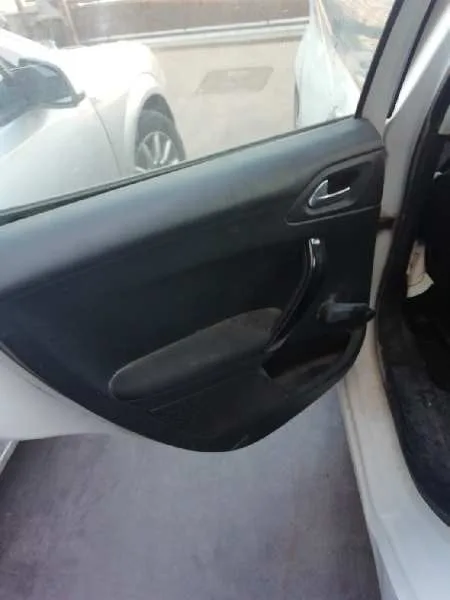 Guarnecido Puerta Trasera Izquierda para Peugeot 208