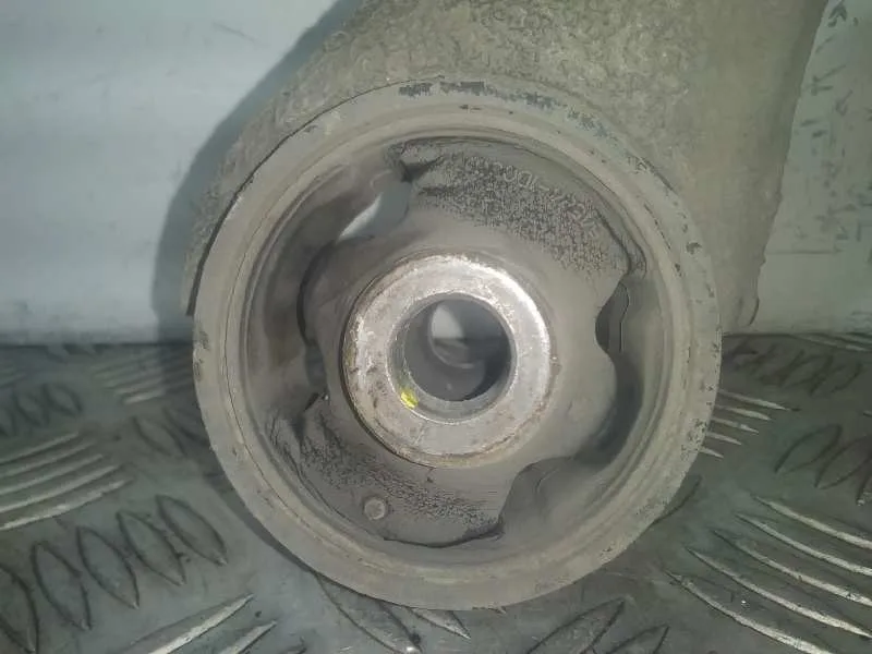 Brazo Suspension Inferior Delantero Derecho para Kia Carens (Un)
