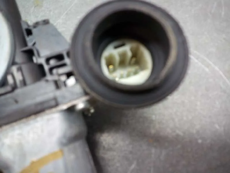 Elevalunas Delantero Derecho para Suzuki Swift Berlina (Mz)