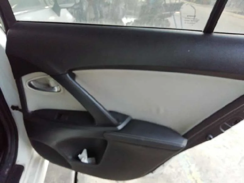 Guarnecido Puerta Trasera Derecha para Toyota Avensis Touring Sports