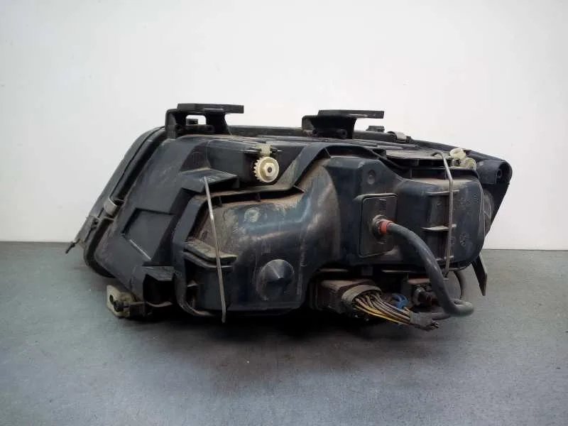 Faro Derecho para Audi A6 Avant (4B5)