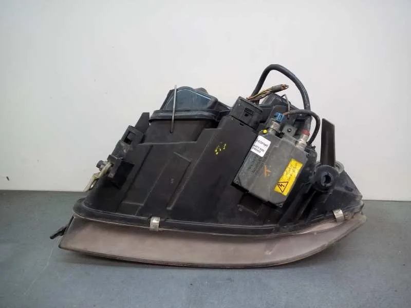 Faro Derecho para Audi A6 Avant (4B5)