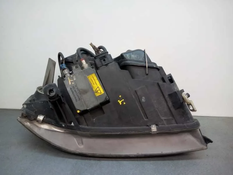 Faro Izquierdo para Audi A6 Avant (4B5)