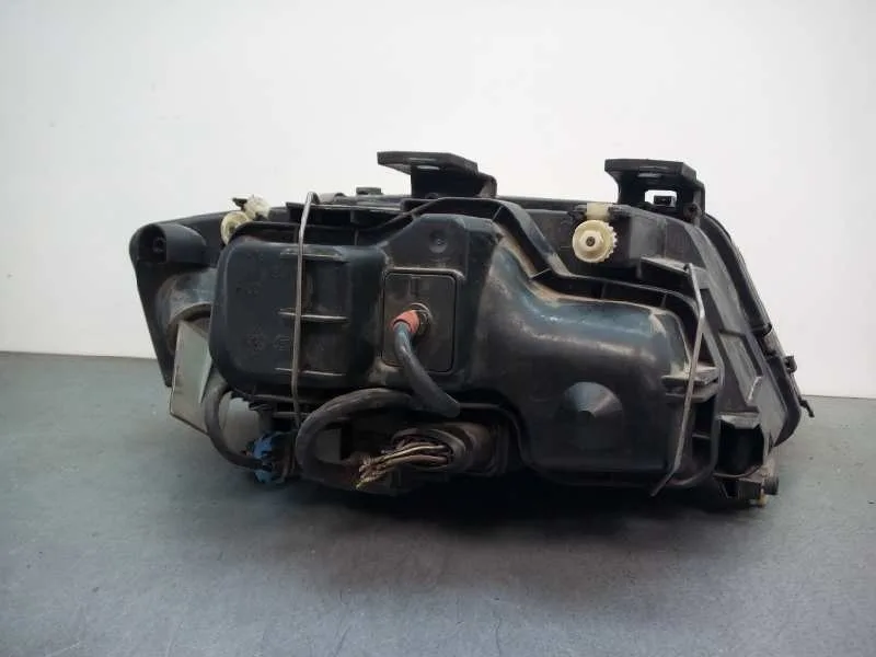 Faro Izquierdo para Audi A6 Avant (4B5)