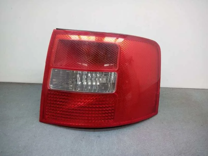 Piloto Trasero Derecho para Audi A6 Avant (4B5)