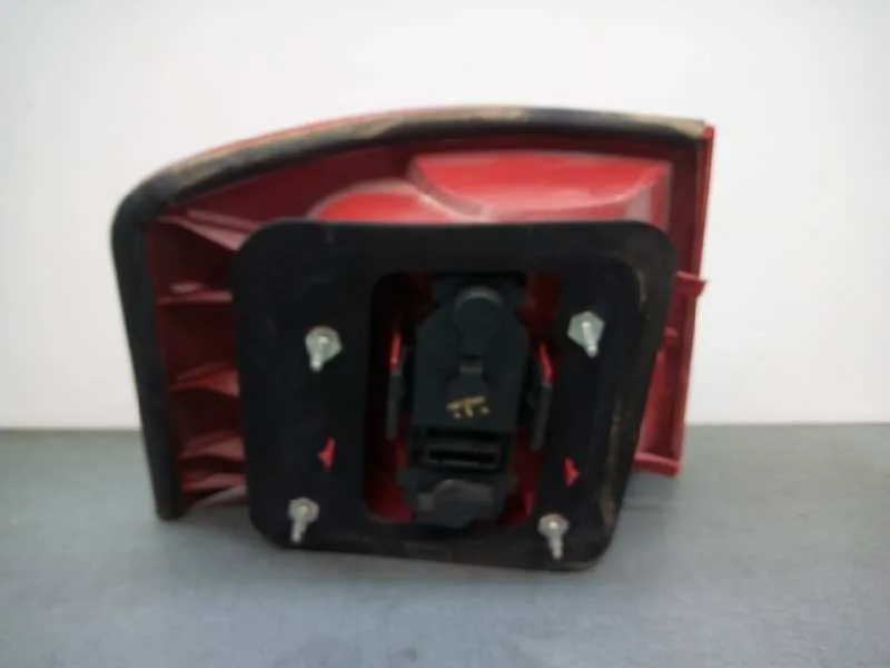 Piloto Trasero Derecho para Audi A6 Avant (4B5)