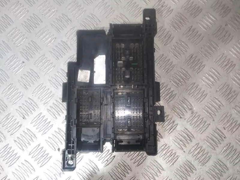 Caja Reles / Fusibles para Kia Carens (Un)