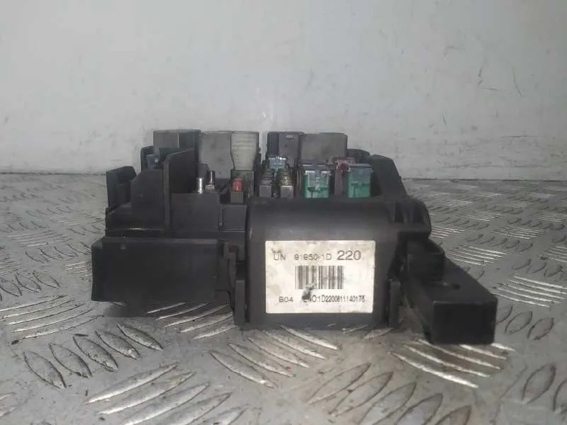 Caja Reles / Fusibles para Kia Carens (Un)