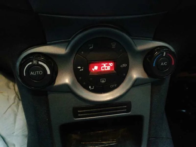 Mando Climatizador para Ford Fiesta (Cb1)