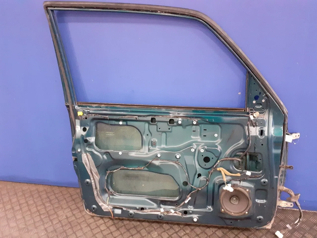 Puerta Delantera Izquierda para Mitsubishi Montero (V60/V70)