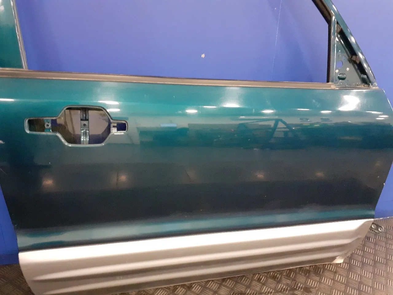 Puerta Delantera Derecha para Mitsubishi Montero (V60/V70)