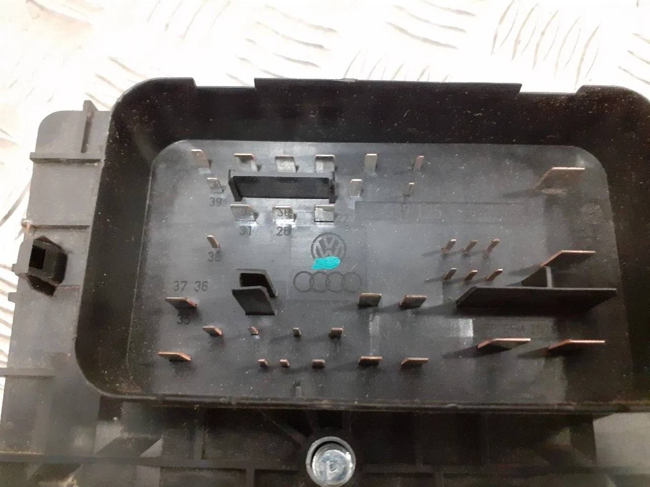 Caja Reles / Fusibles para Volkswagen Golf V Berlina (1K1)