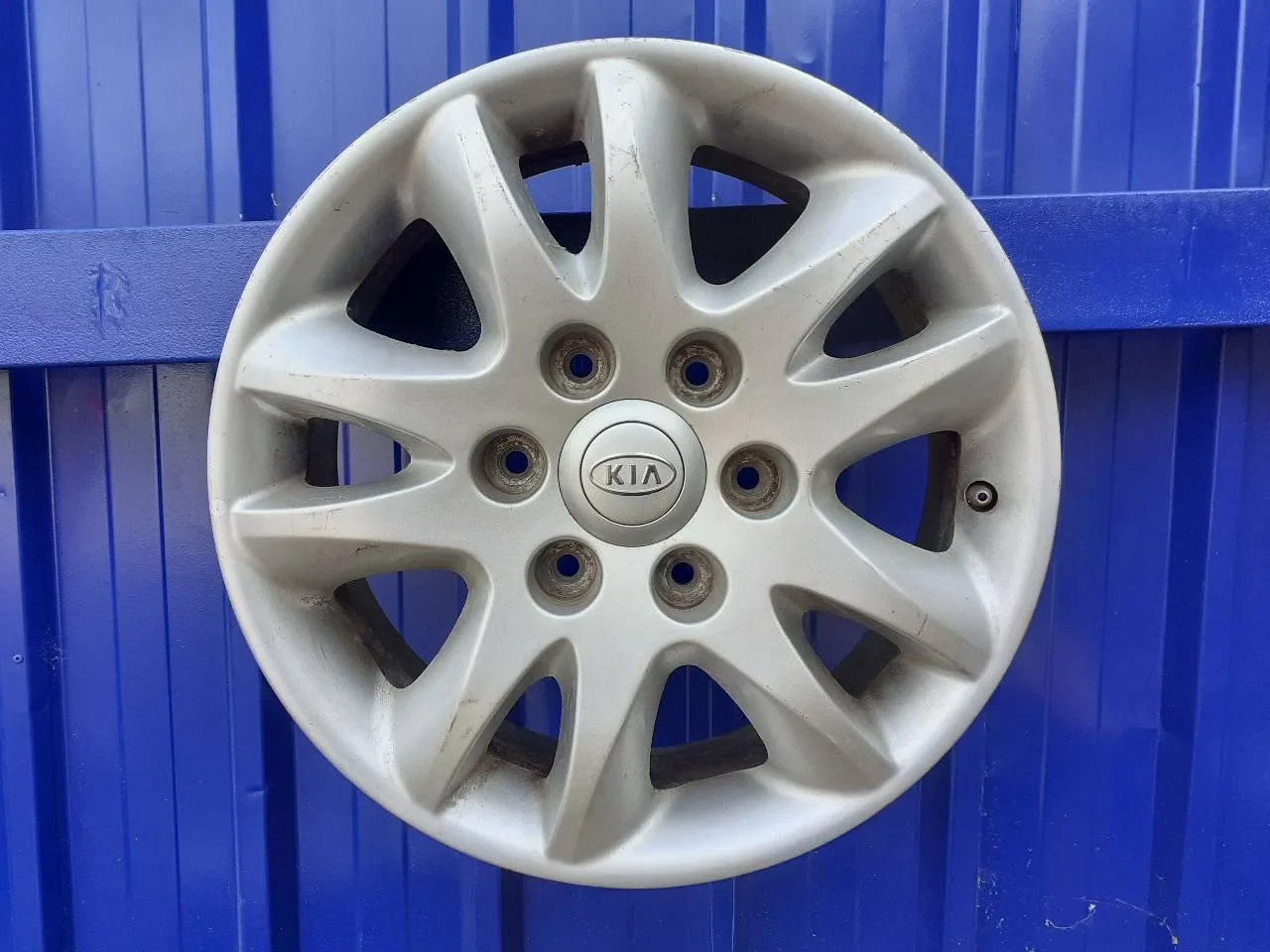 Llanta para Kia Carnival