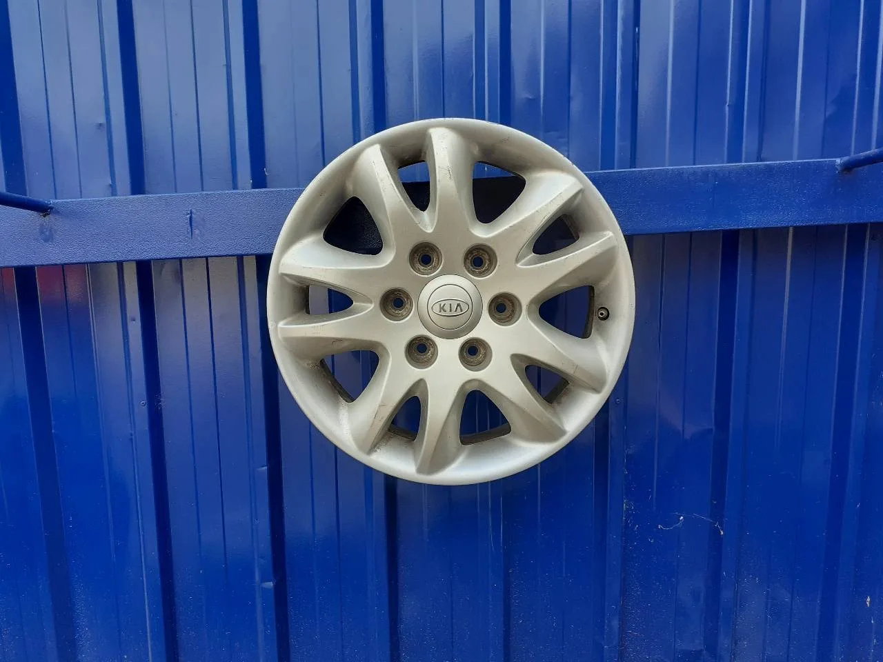 Llanta para Kia Carnival
