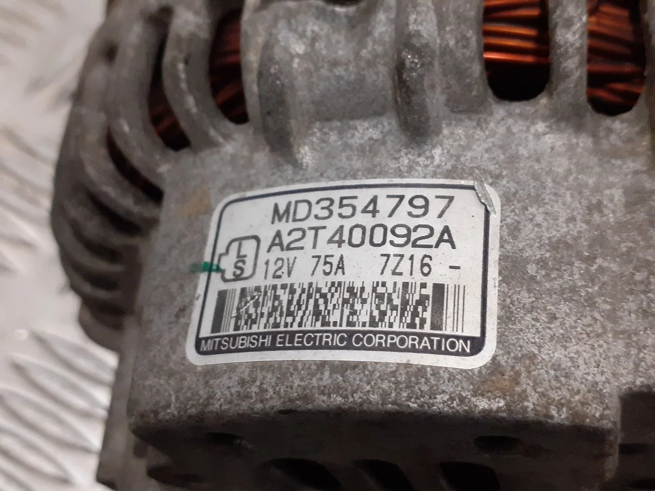 Alternador para Mitsubishi Lancer Berlina (C60A/C70A)