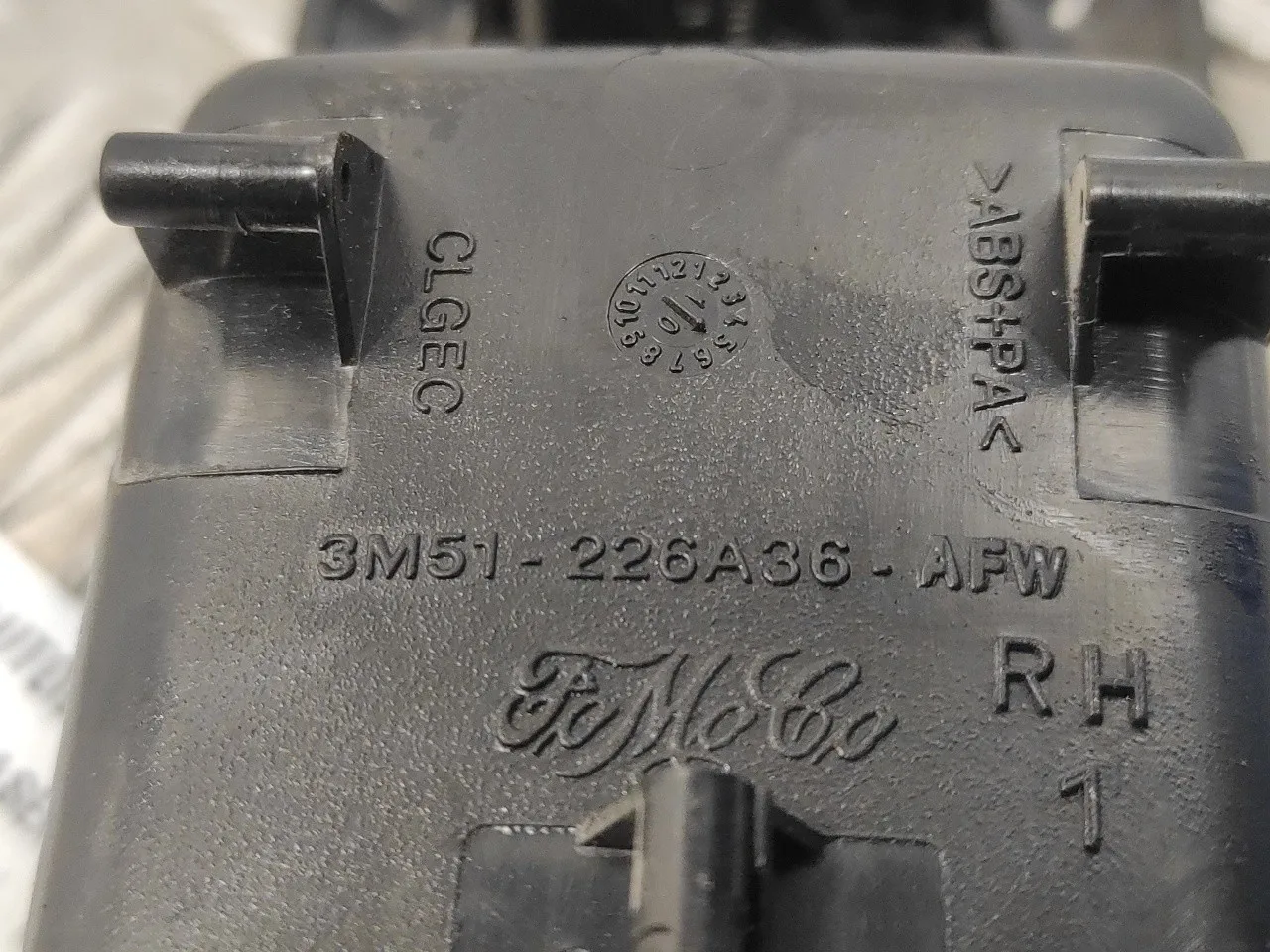 Mando Elevalunas Trasero Derecho para Ford Kuga (Cbv)