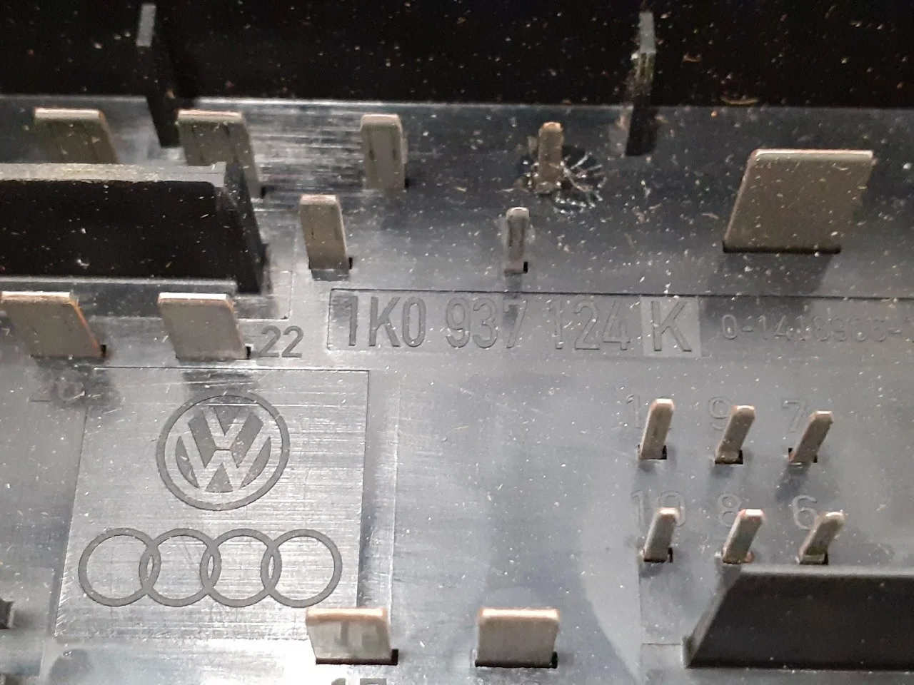 Caja Reles / Fusibles para Volkswagen Golf V Berlina (1K1)
