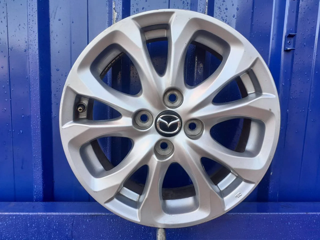 Llanta para Mazda 2 Lim. ()