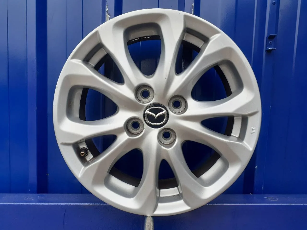 Llanta para Mazda 2 Lim. ()