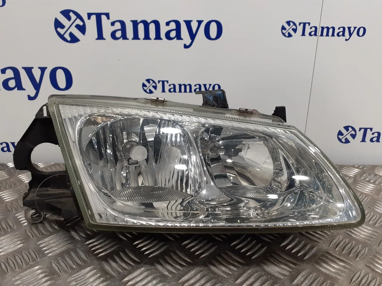 Faro Derecho para Nissan Almera (N16/E)