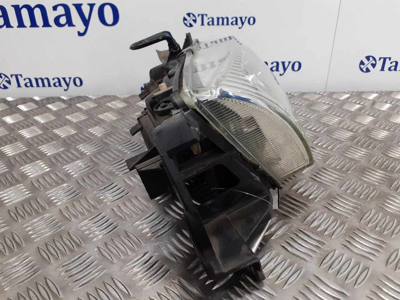 Faro Derecho para Nissan Almera (N16/E)
