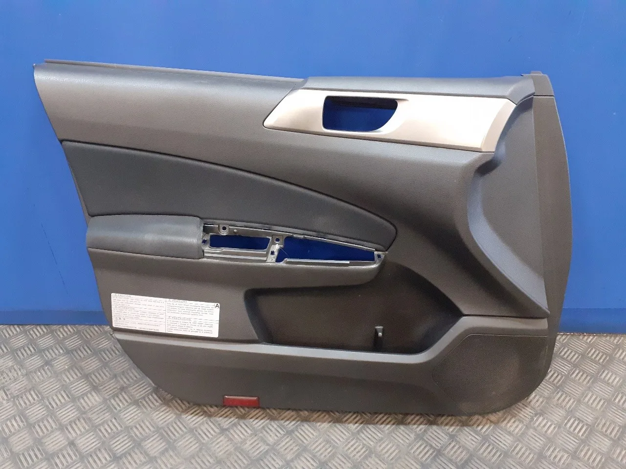 Guarnecido Puerta Delantera Izquierda para Subaru Forester S12