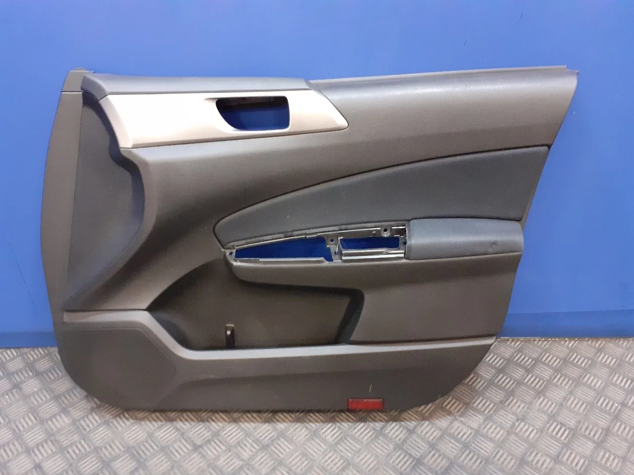 Guarnecido Puerta Delantera Derecha para Subaru Forester S12
