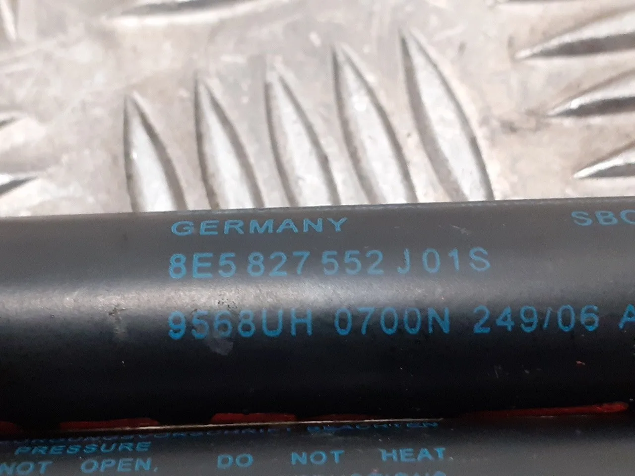 Amortiguadores Maletero / Porton para Audi A4 Berlina (8E)