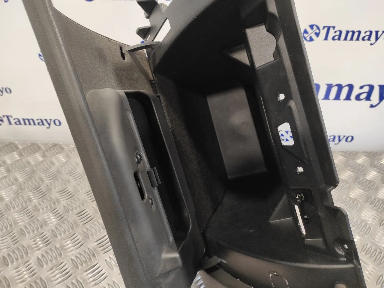 Guantera para Ford Kuga (Cbv)