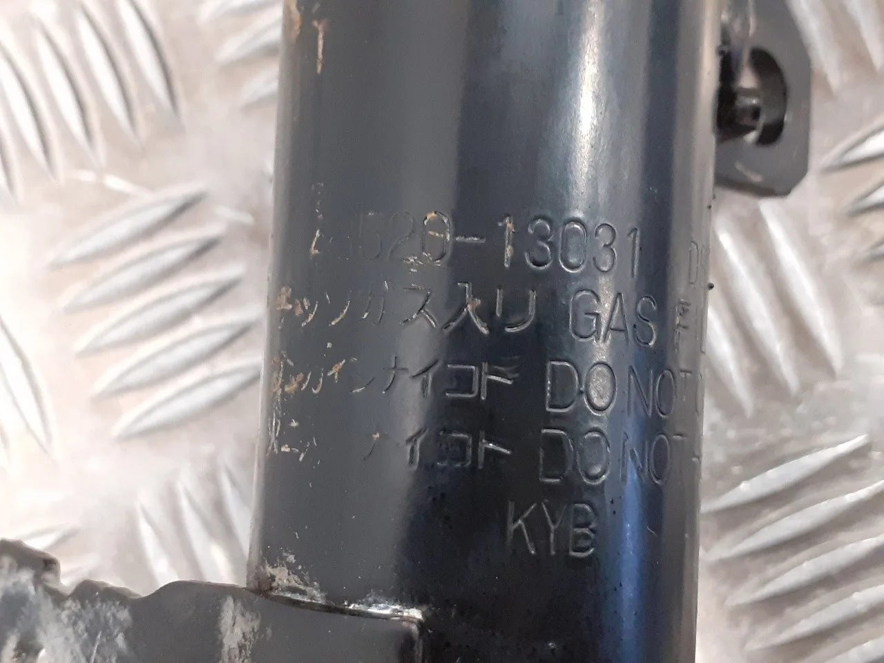 Amortiguador Delantero Izquierdo para Toyota Corolla Verso (E12)