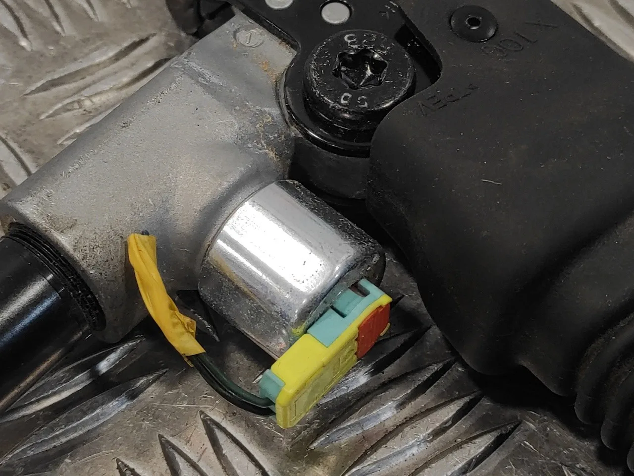 Pretensor Cinturon Delantero Izquierdo para Ssangyong Tivoli